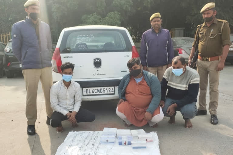 noida police arrested three accused in delhi