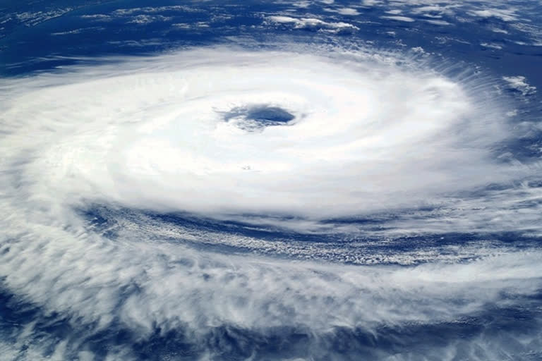 Cyclone storm in India's western coast