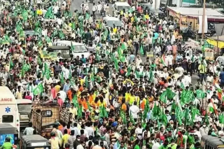 Amaravati farmers stage sit in Mahapadyatra