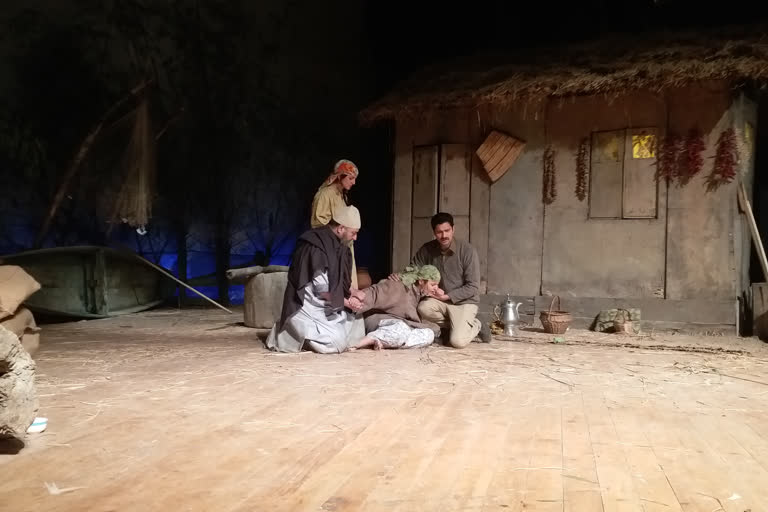 Young Kashmiri actors seek revival of theatre, to showcase their histrionic skills