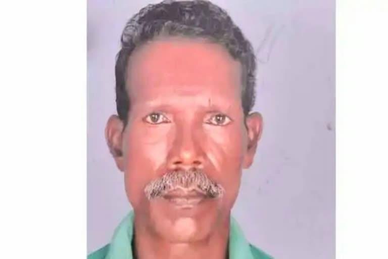 56 year old man died  pandalam accident  53 year old man dies in road accident  മധ്യവയസ്‌കന്‍ കാര്‍ കയറി മരിച്ചു  പന്തളം വാഹനാപകടം