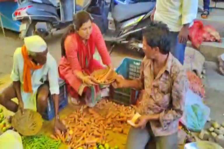 mla-anjali-nimbalkar-purchased-vegetables-in-belagavi