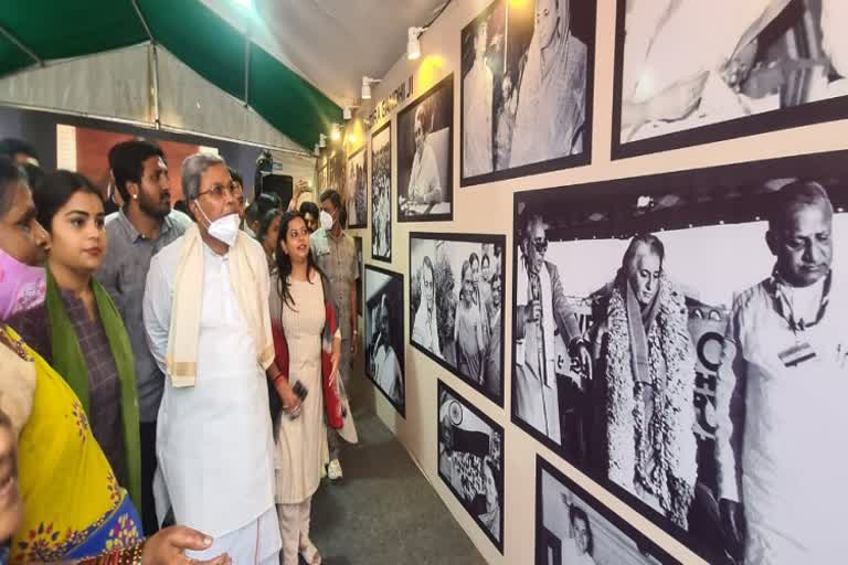 Siddaramaiah watched the 'bharatada indira' photo exhibition