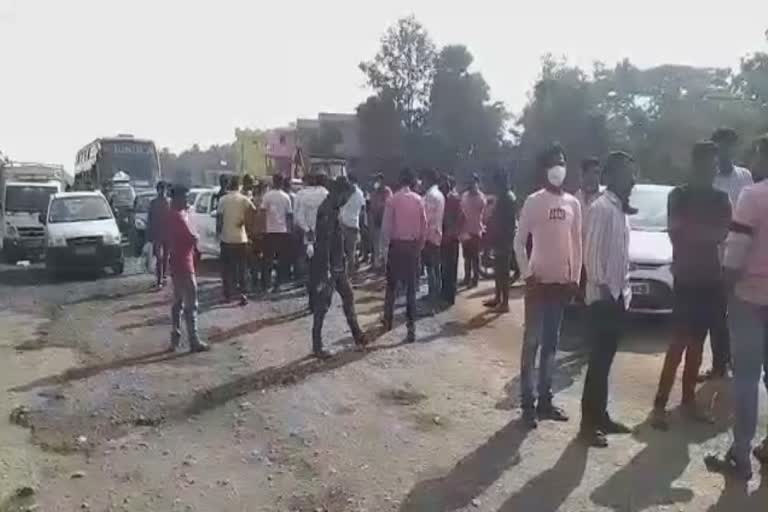 dhenkanal people blocked NH-55 protest against slow road Expansion work