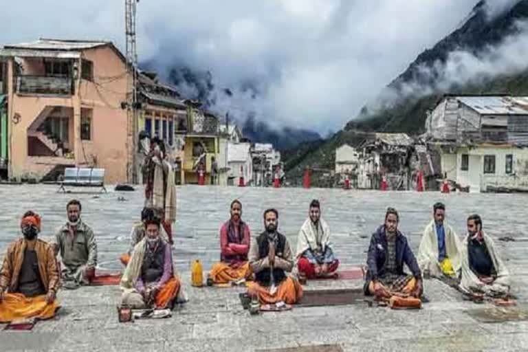 तीर्थ-पुरोहितों ने की बैठक