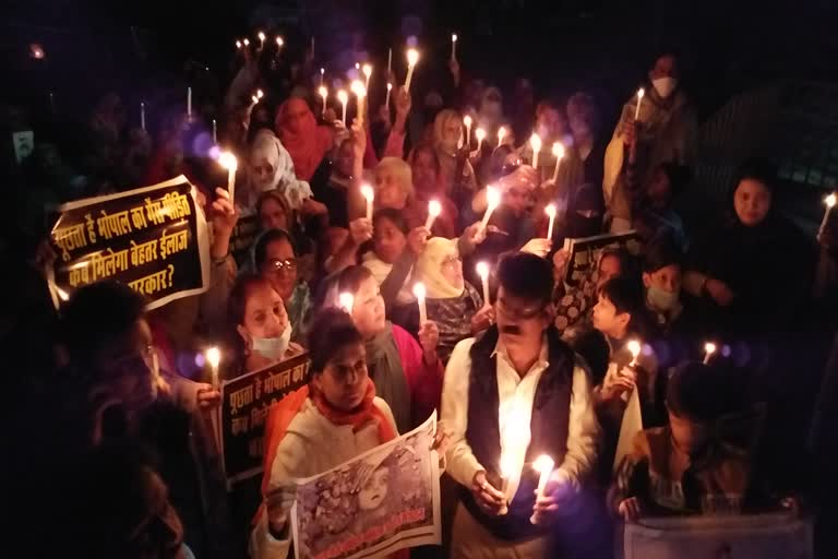 Bhopal gas tragedy Victims took out candle march mashal julus demanded for financial assistance