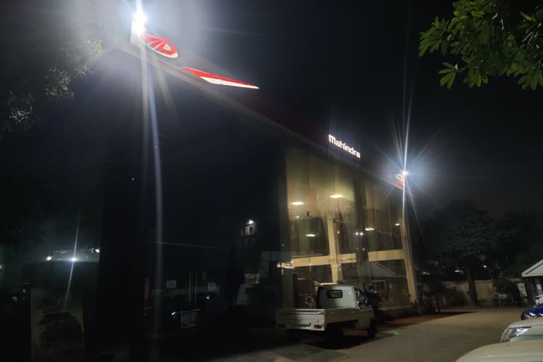 11 lakh stolen from Mahindra showroom of former MLA's son in Raipur