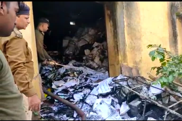 आरा अंचल कार्यालय के निर्वाचन गोदाम में लगी आग