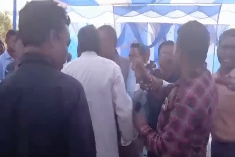 BJP Congress workers clash in Dhanbad