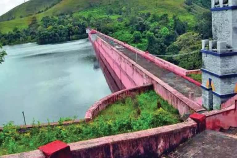 Mullaperiyar dam water level rises  water will be released through spillway  Idukki district administration  periyar river  മുല്ലപ്പെരിയാർ ഡാം ജലനിരപ്പ് 142 അടി  അധിക ജലം സ്‌പിൽവേ വഴി തുറന്നുവിട്ടേക്കുമെന്ന് ഭരണകൂടം  ഇടുക്കി ജില്ലാ ഭരണകൂടം  പെരിയാർ തീരദേശവാസികൾക്ക് ജാഗ്രത നിർദേശം