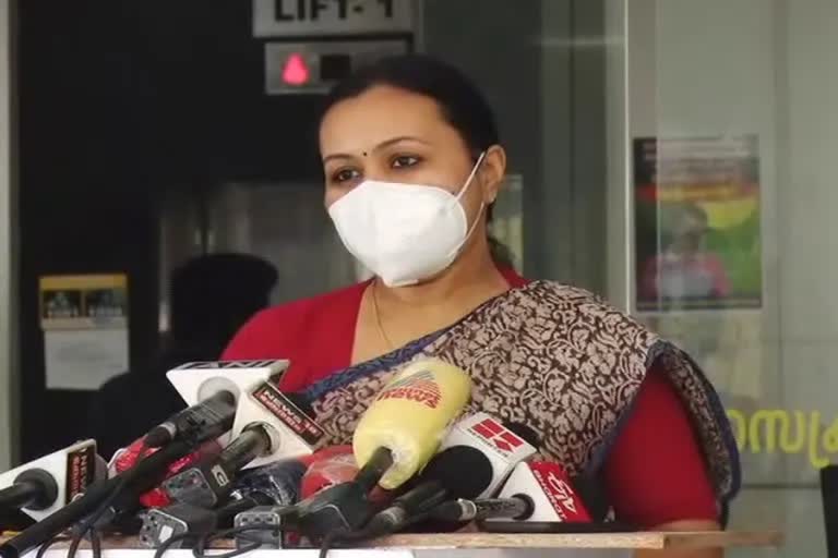 omicron scare kerala  kerala health department is ready to welcome passengers  rtpcr test in kerala airports  minister veena george about omicron  ഒമിക്രോണ്‍ ഭീതിയില്‍ കേരളം  ആരോഗ്യ വകുപ്പ് സജ്ജമാണെന്ന് മന്ത്രി വീണാ ജോര്‍ജ്  കേരളത്തില്‍ ജാഗ്രത നിര്‍ദേശം  എയര്‍പോര്‍ട്ടുകളില്‍ ആര്‍.ടി.പി.സി.ആര്‍. പരിശോധന