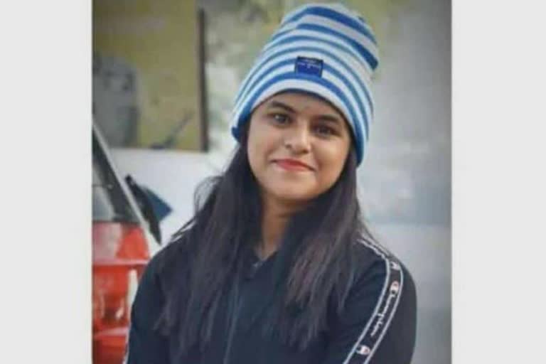 ಫ್ಯಾನಿಗೆ ನೇಣು ಬಿಗಿದುಕೊಂಡು ಯುವತಿ ಆತ್ಮಹತ್ಯೆ,Girl committed suicide in Mangaluru