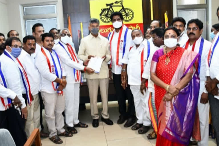 చంద్రబాబును కలిసిన బీసీ సంఘం ప్రతినిధులు