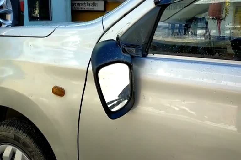 kinnaur miscreants break car mirror