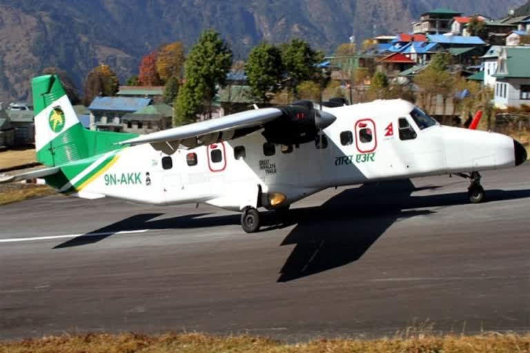 Passengers push airplane, PLANE tyre burst