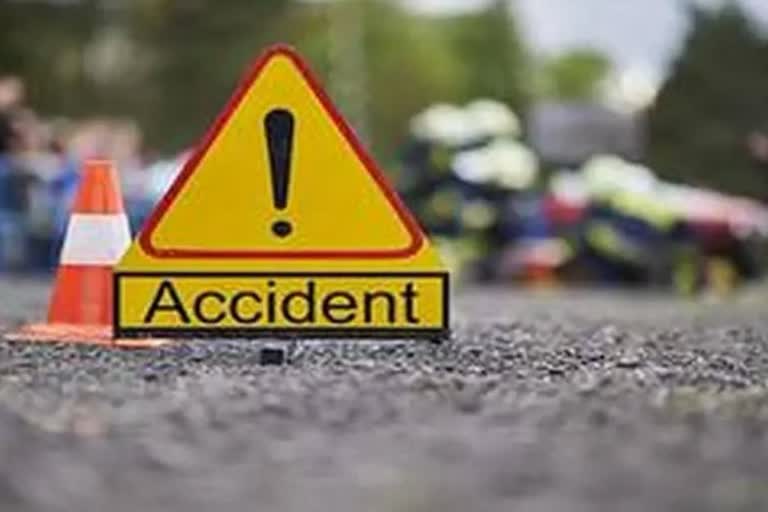 car collided with a tree 2 died 6 injured in road accident hoshangabad