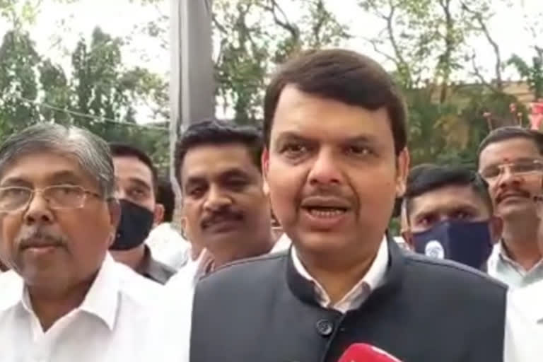 Devendra Fadnavis criticizes Shiv sena