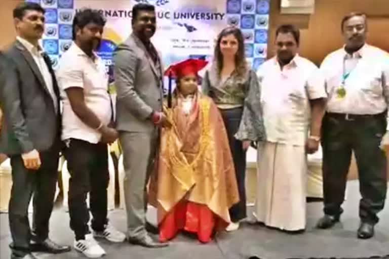 Eight year old girl recieved doctrate  small girl from coimbatore recieved doctrate  coimbatore girl recieved doctrate  Eight year old girl recieved doctrate from international unicef council  எட்டு வயது சிறுமிக்கு டாக்டர் பட்டம்  டாக்டர் பட்டம் பெற்ற கோயம்புத்தூர் சிறுமி  சர்வதேச யுனிசெப் கவுன்சிலிடம் இருந்து டாக்டர் பட்டம் பெற்ற கோயம்புத்தூர் சிறுமி