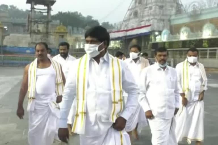 political-leaders-visited-tirumala