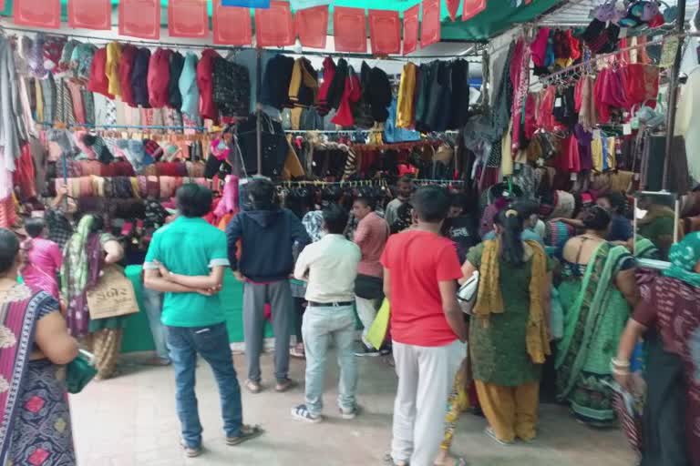 winter woolen market in Junagadh: જુનાગઢમાં વધી રહેલી ઠંડીના કારણે ગરમ કપડાંની માર્કેટમાં જોવા મળી તેજી