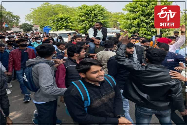 Protest for Rajasthan University Student Union Election