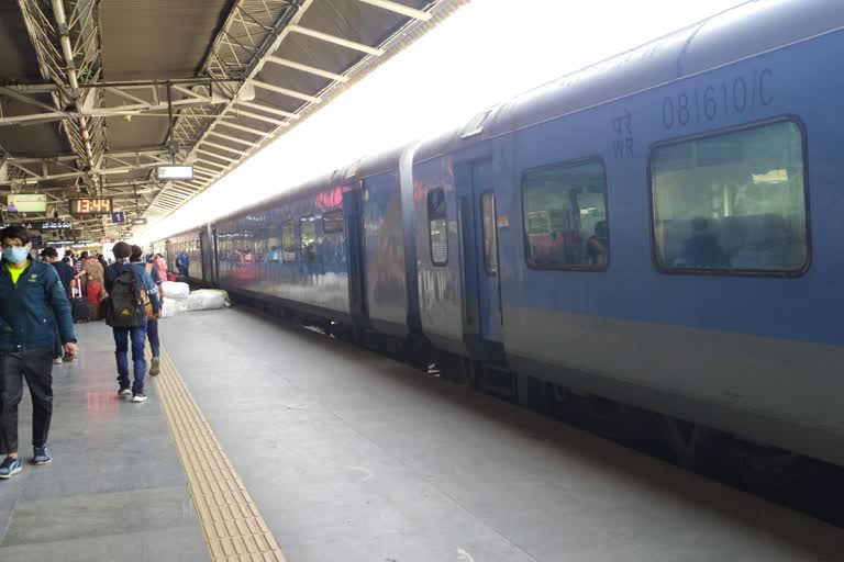 Western Railway Of Ahmedabad: દિવાળીના તહેવારમાં સતર્ક થયો હતો રલવે વિભાગ