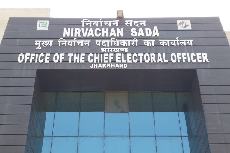 Election Commission blacklisted Deoghar DC Manjunath Bhajantri