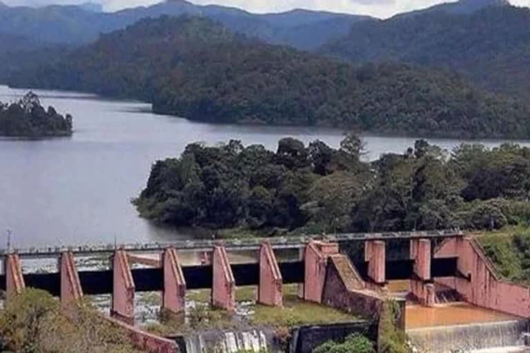 alert on banks of periyar river  മുല്ലപ്പെരിയാർ ഡാമിന്‍റെ ഒമ്പത് ഷട്ടറുകൾ ഉയർത്തി  T.N. opens 9 shutters of Mullaperiyar  പെരിയാർ തീരത്തെ വീടുകളിൽ വെള്ളം കയറി