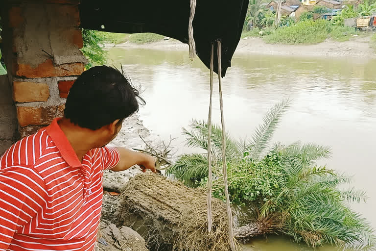 Landslide in Diamond harbour Cric Canal