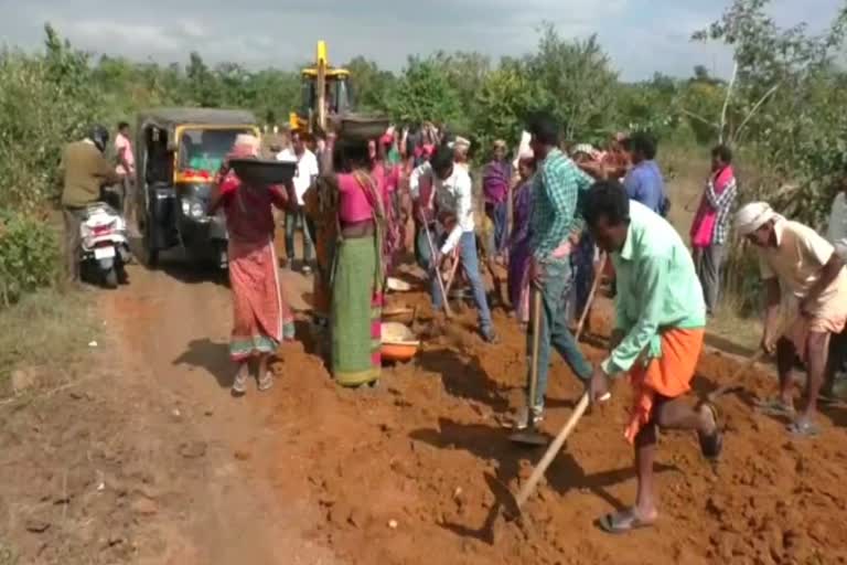 villagers made road by their own after administration did not respond at balangir