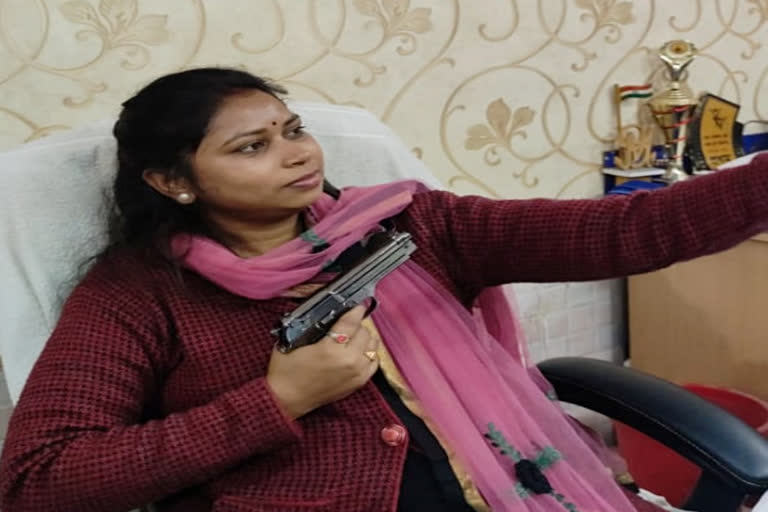 Mrinalini Mondal Maity poses with gun
