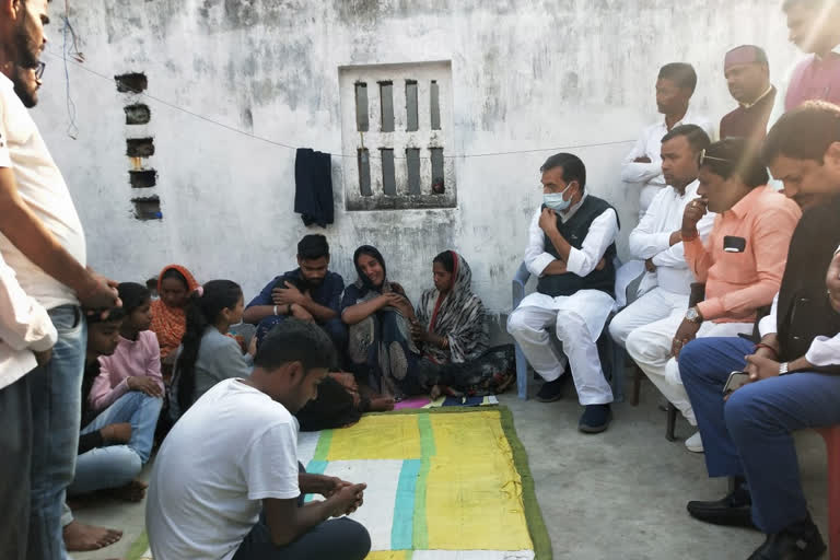 Upendra Kushwaha met relatives of deceased mukhiya