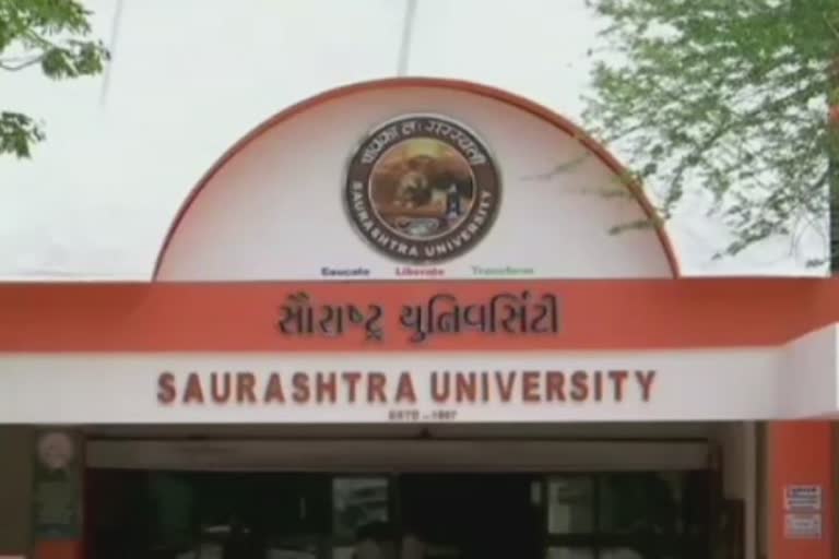 Saurashtra University in Rajkot : સૌરાષ્ટ્ર યુનિવર્સિટીના પ્રોફેસરની બેદરકારી, UKથી આવ્યા બાદ સીધા યુનિવર્સિટીમાં હાજર થયા