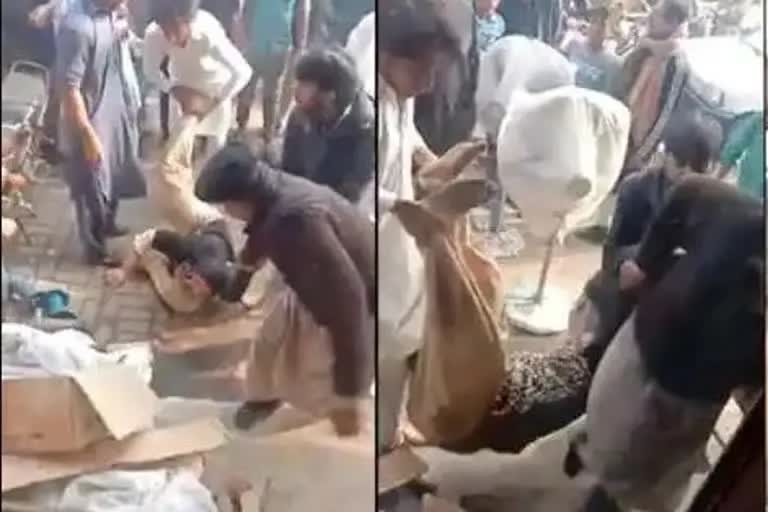 Women Stripped Paraded Naked: પાકિસ્તાનની દુકાનમાં ચોરીના આરોપમાં ચાર મહિલઓને નિર્વસ્ત્ર હાલતમાં માર્યો માર