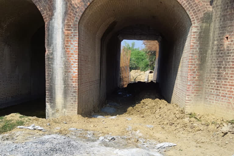 guard body under bridge in Palamu he was associated with ashoka buildcon third rail line work