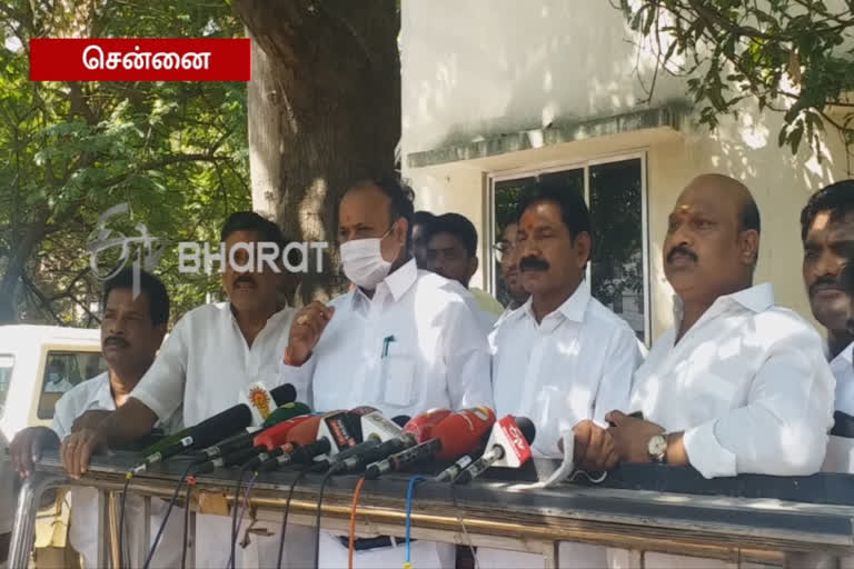 கோஷ்டி மோதலை திசை திருப்ப வீண் பழி சுமத்த வேண்டாம் : அமமுக புகார்