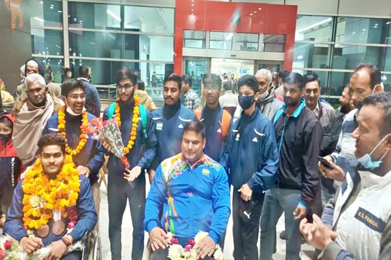 Asian Youth Para Games  एशियाई युवा पैरा खेल  भारतीय पैरा एथलीट  41 पदक  भारतीय पैरा बैडमिंटन खिलाड़ी  खेल समाचार  Indian Para Athletes  41 Medals  Indian Para Badminton Players  Sports News