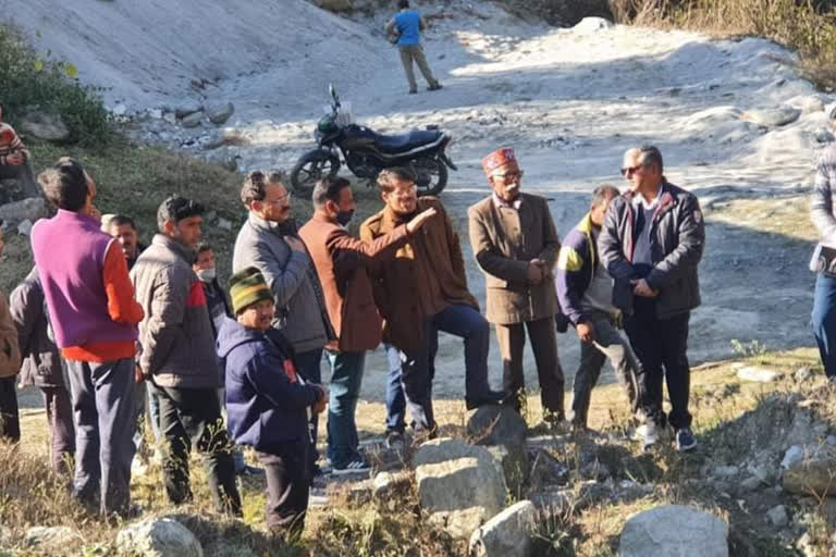 Banjar MLA Surendra Shourie inspected Dalashni bridge