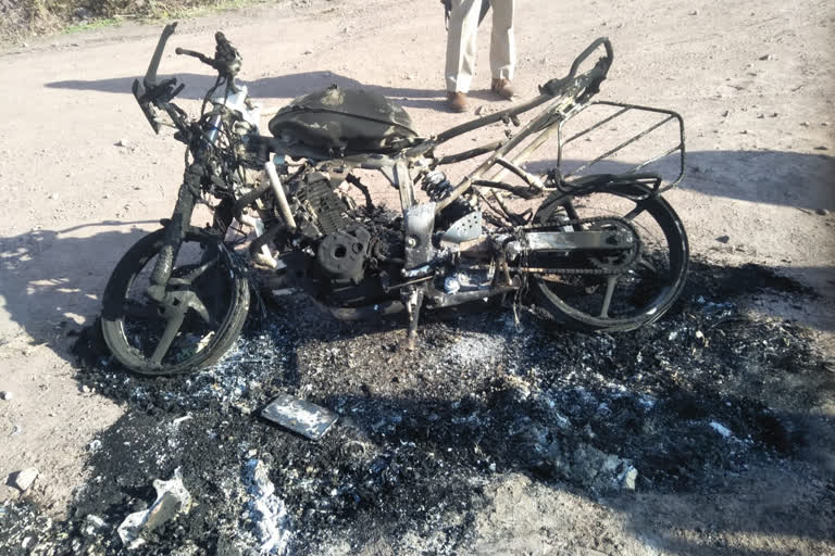 young man set fire to a bike in Jambla Panchayat