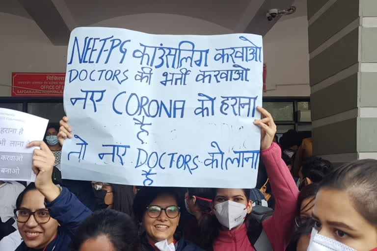 Delhi Resident Doctors Strike: صفدرجنگ ہسپتال میں ڈاکٹرز کی ہڑتال جاری، ایمرجنسی خدمات متاثر