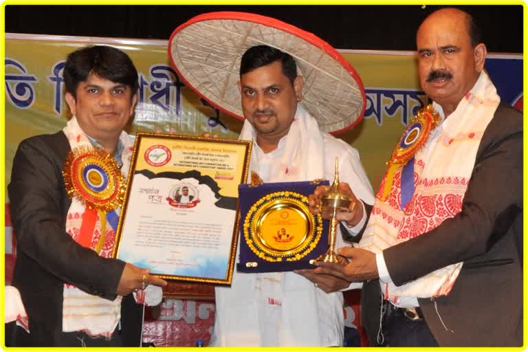 international anti corruption award to ETV Bharat Journalist Manoj Kumar Deka