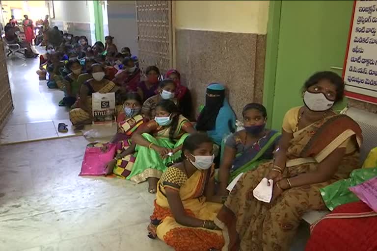 pregnant-ladies-facing-problems-in-kurnool-government-hospital