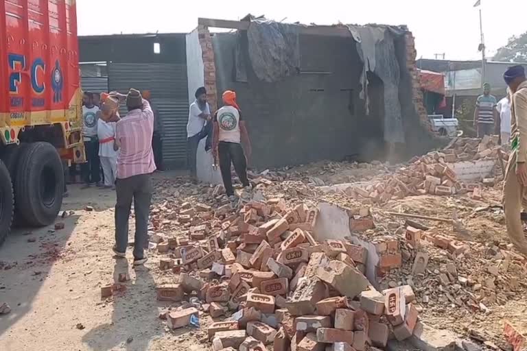 Farmers removing Tents Kundli Border