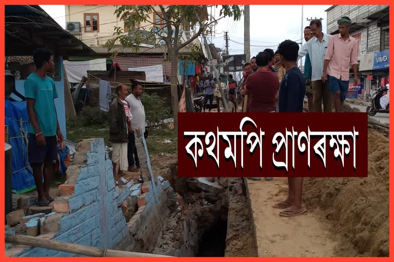 বিহপুৰীয়াত কথমপি প্ৰাণৰক্ষা দুই শ্ৰমিকৰ