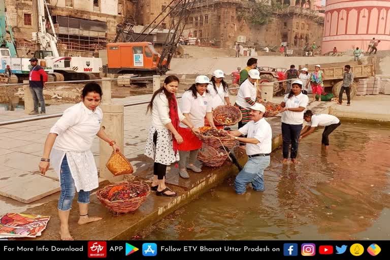 काशी के घाटों पर चला स्वच्छता अभियान.