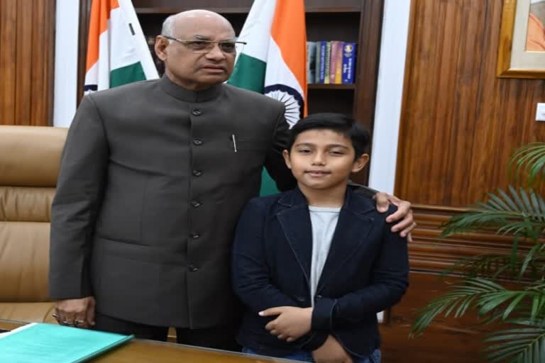 cycling-world-record-holder-rian-kumar-met-governor-ramesh-bais-in-ranchi