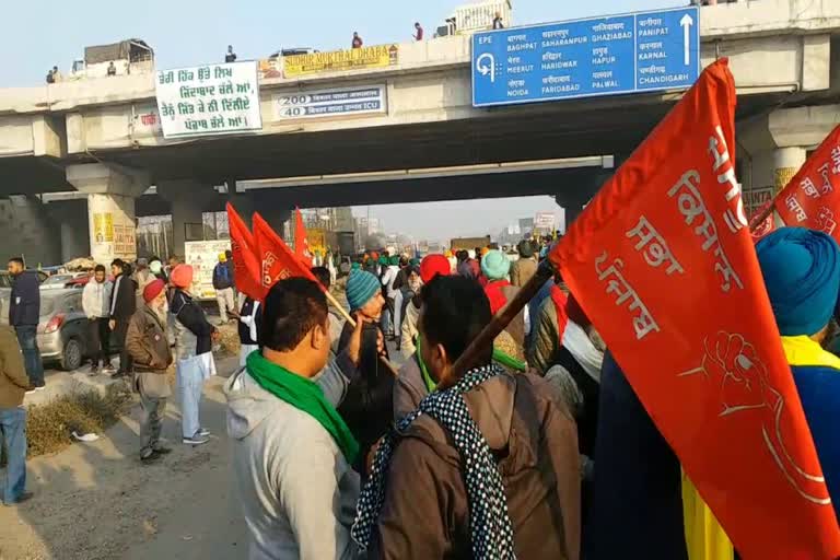 farmers celebrating fateh march