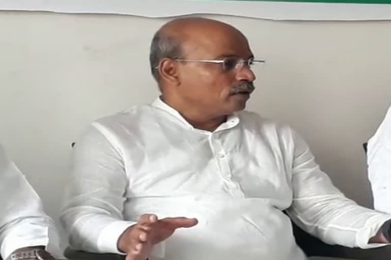 Sharanaprakash Patil outrage on Umesh Jadhav