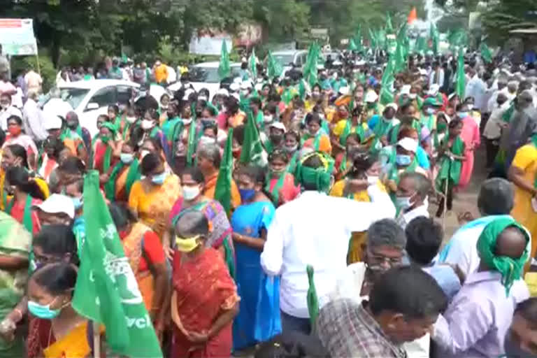 Pune Farmers Supported for  Maha PadaYatra