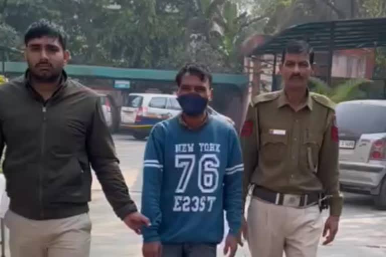 rohini police arrested snatcher